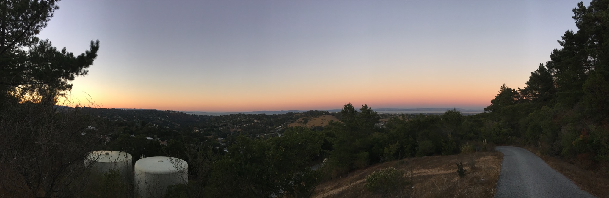 Balade                      Derriere la maison